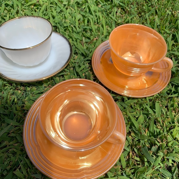 Fire King tea cups and saucers - Picture 16 of 16
